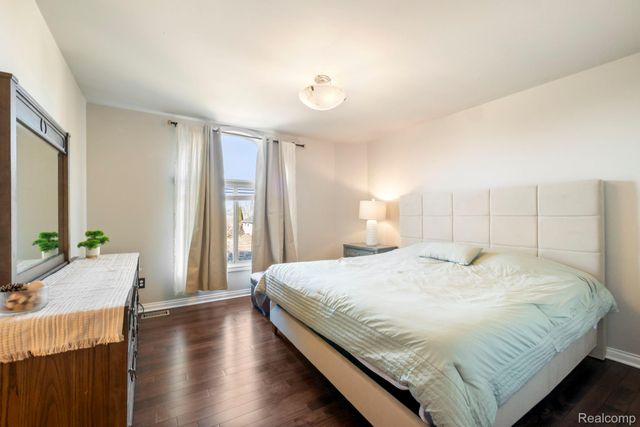 51246 Woodside Drive, Macomb Township, MI 48042