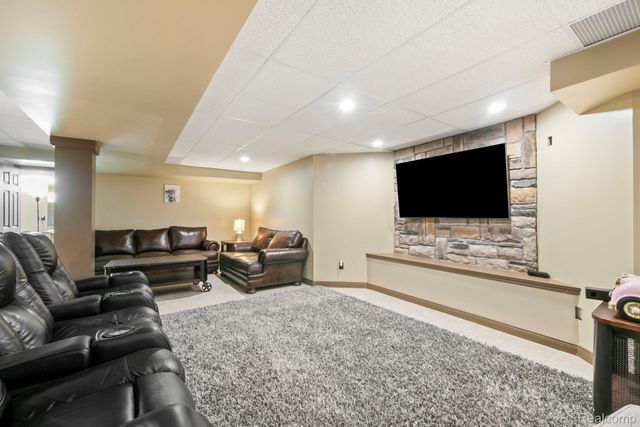 51246 Woodside Drive, Macomb Township, MI 48042