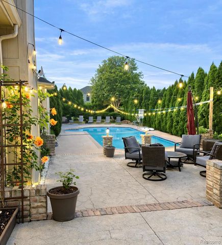 51246 Woodside Drive, Macomb Township, MI 48042