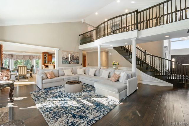 51246 Woodside Drive, Macomb Township, MI 48042