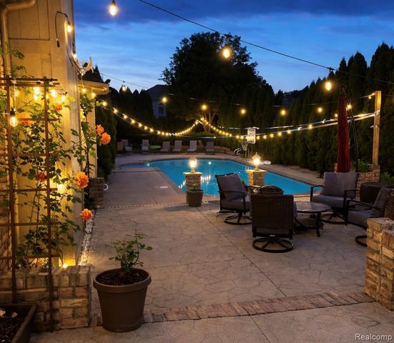 51246 Woodside Drive, Macomb Township, MI 48042