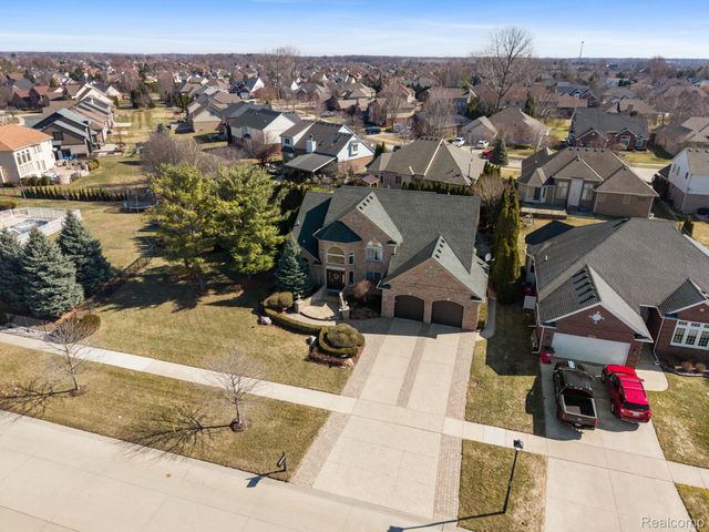 51246 Woodside Drive, Macomb Township, MI 48042