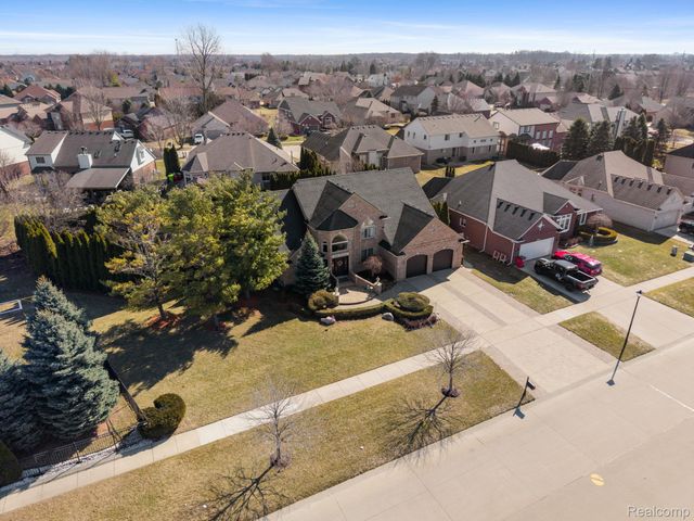 51246 Woodside Drive, Macomb Township, MI 48042