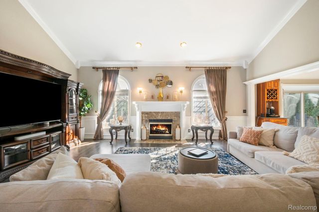 51246 Woodside Drive, Macomb Township, MI 48042