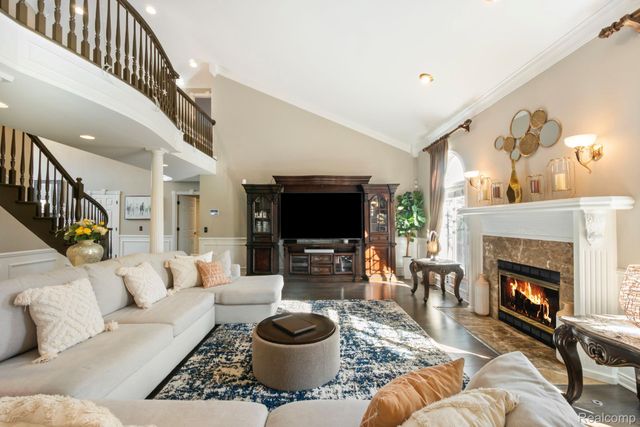 51246 Woodside Drive, Macomb Township, MI 48042