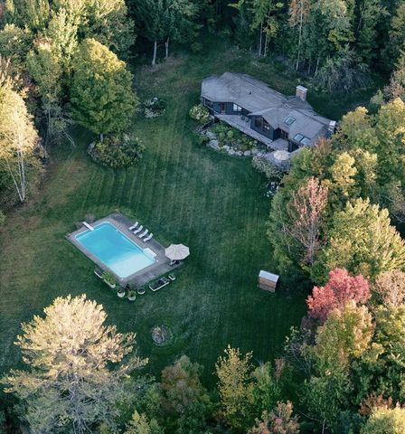 858 Alpine View Road, Stowe, VT 05672