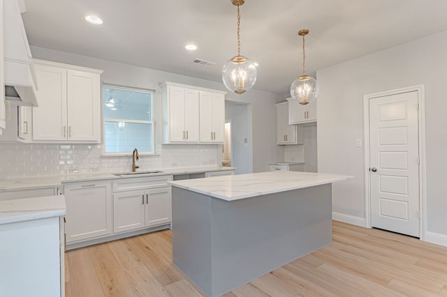 405 Athenia Drive, Fort Worth, TX 76114