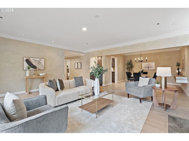 742 Nw WESTOVER Sq, Portland, OR 97210