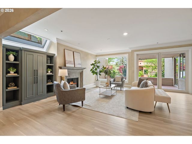 742 Nw WESTOVER Sq, Portland, OR 97210