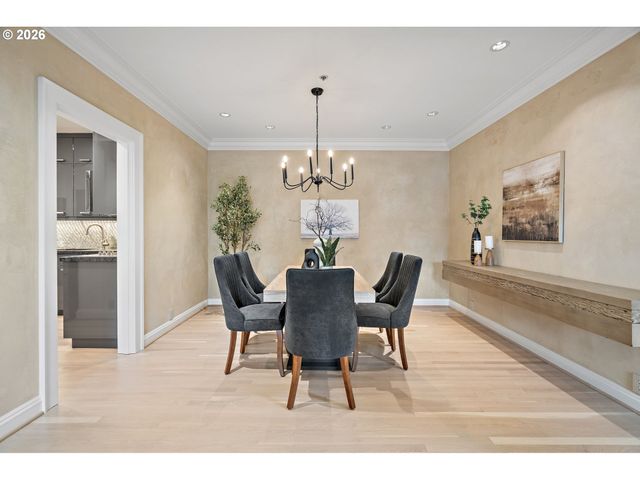 742 Nw WESTOVER Sq, Portland, OR 97210