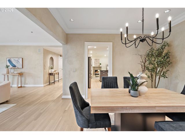 742 Nw WESTOVER Sq, Portland, OR 97210