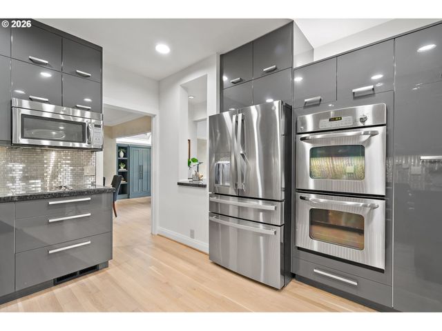 742 Nw WESTOVER Sq, Portland, OR 97210