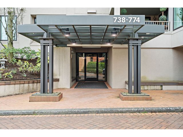 742 Nw WESTOVER Sq, Portland, OR 97210