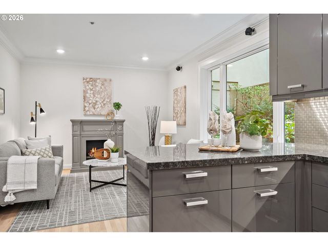 742 Nw WESTOVER Sq, Portland, OR 97210