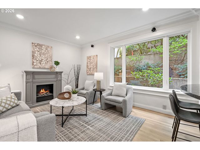 742 Nw WESTOVER Sq, Portland, OR 97210