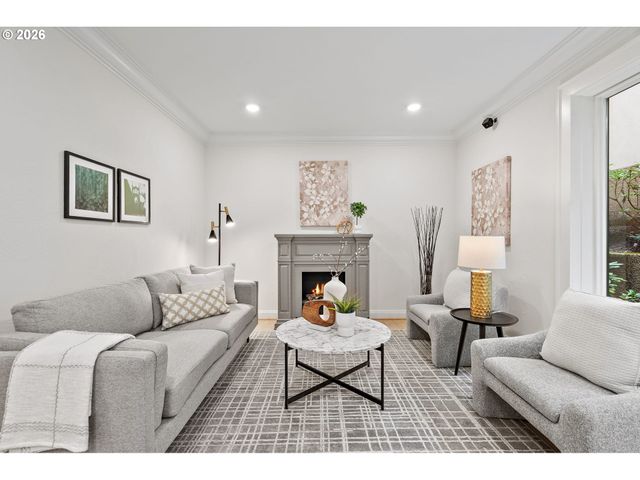 742 Nw WESTOVER Sq, Portland, OR 97210