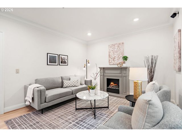 742 Nw WESTOVER Sq, Portland, OR 97210