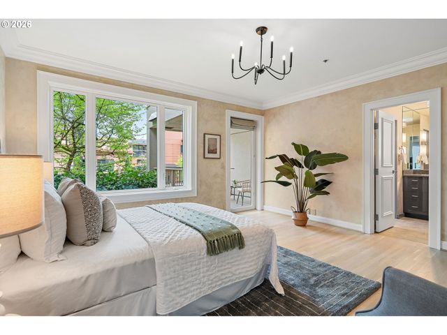 742 Nw WESTOVER Sq, Portland, OR 97210