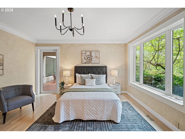 742 Nw WESTOVER Sq, Portland, OR 97210