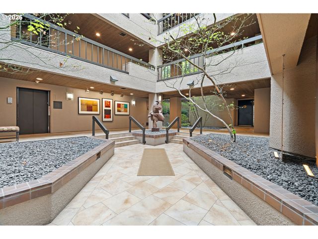 742 Nw WESTOVER Sq, Portland, OR 97210