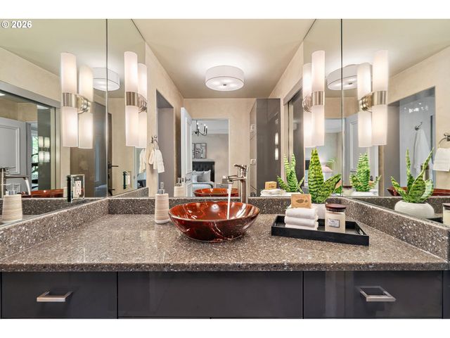 742 Nw WESTOVER Sq, Portland, OR 97210