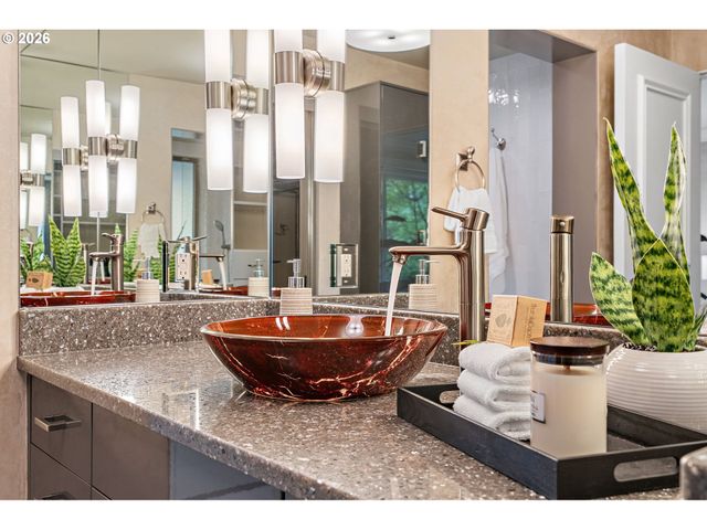 742 Nw WESTOVER Sq, Portland, OR 97210