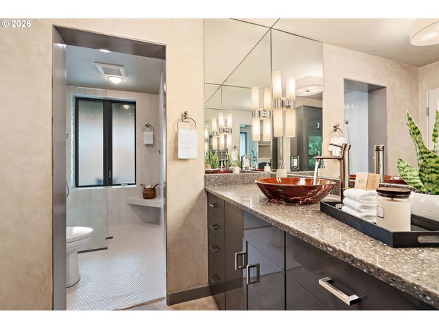 742 Nw WESTOVER Sq, Portland, OR 97210