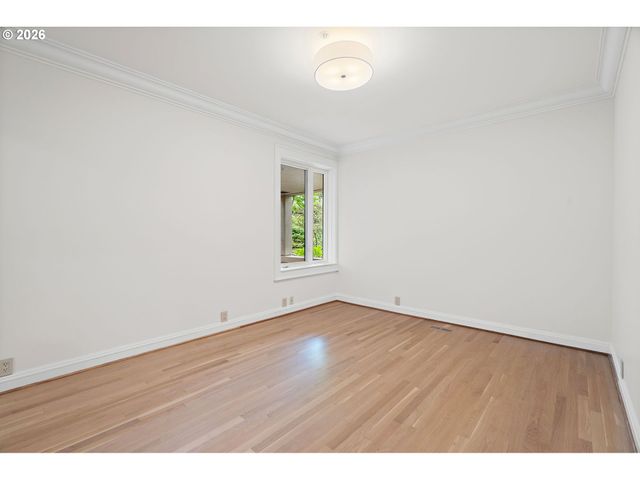 742 Nw WESTOVER Sq, Portland, OR 97210