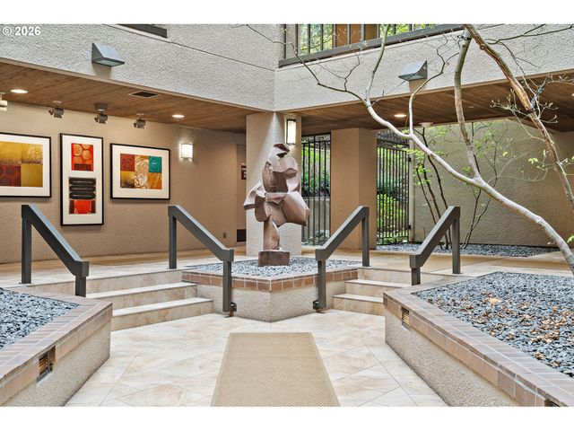 742 Nw WESTOVER Sq, Portland, OR 97210