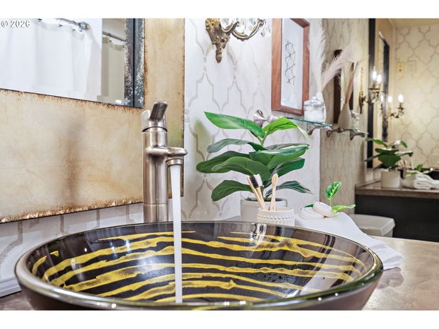 742 Nw WESTOVER Sq, Portland, OR 97210