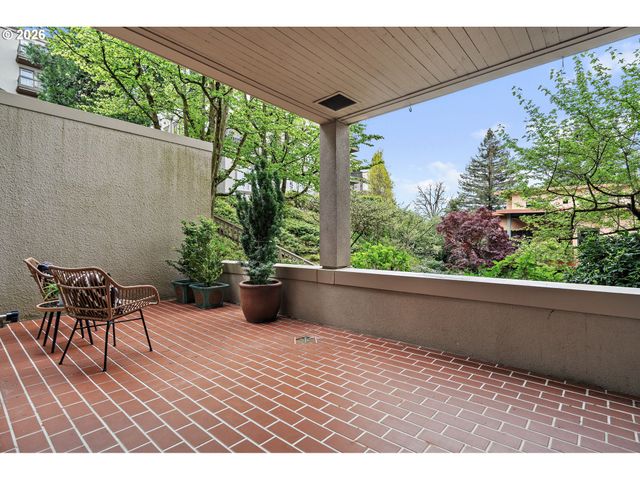 742 Nw WESTOVER Sq, Portland, OR 97210