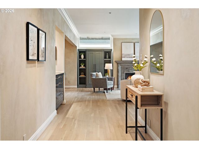 742 Nw WESTOVER Sq, Portland, OR 97210