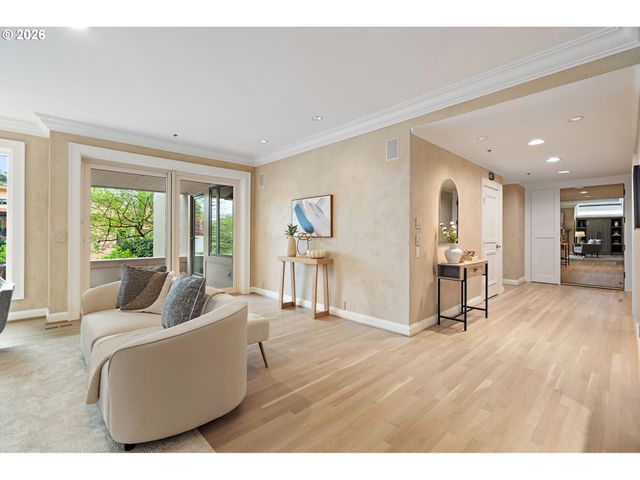 742 Nw WESTOVER Sq, Portland, OR 97210