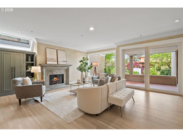 742 Nw WESTOVER Sq, Portland, OR 97210