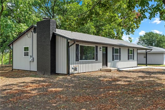 13611 E Neosho Road, Nevada, MO 64772