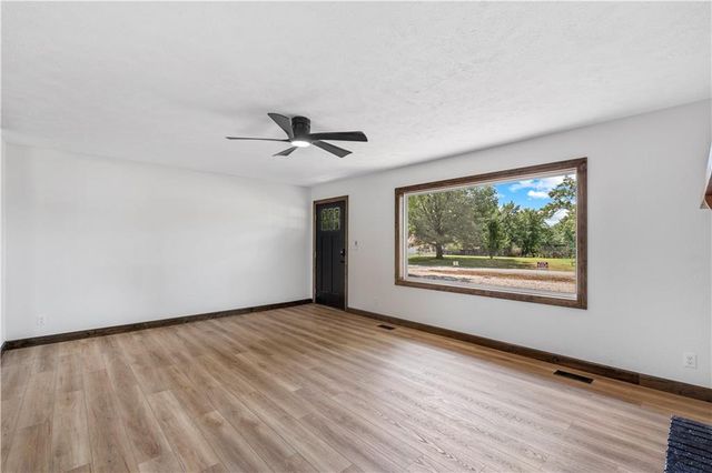 13611 E Neosho Road, Nevada, MO 64772