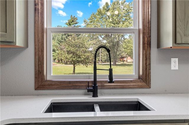 13611 E Neosho Road, Nevada, MO 64772