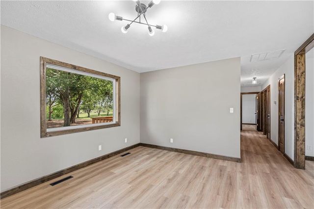 13611 E Neosho Road, Nevada, MO 64772