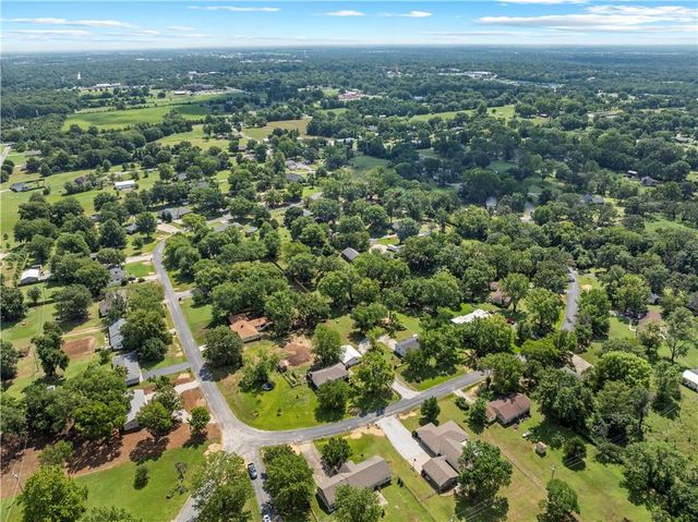 13611 E Neosho Road, Nevada, MO 64772