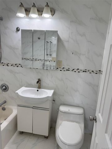 8762 Little Neck Parkway 2 floor, Floral Park, NY 11001