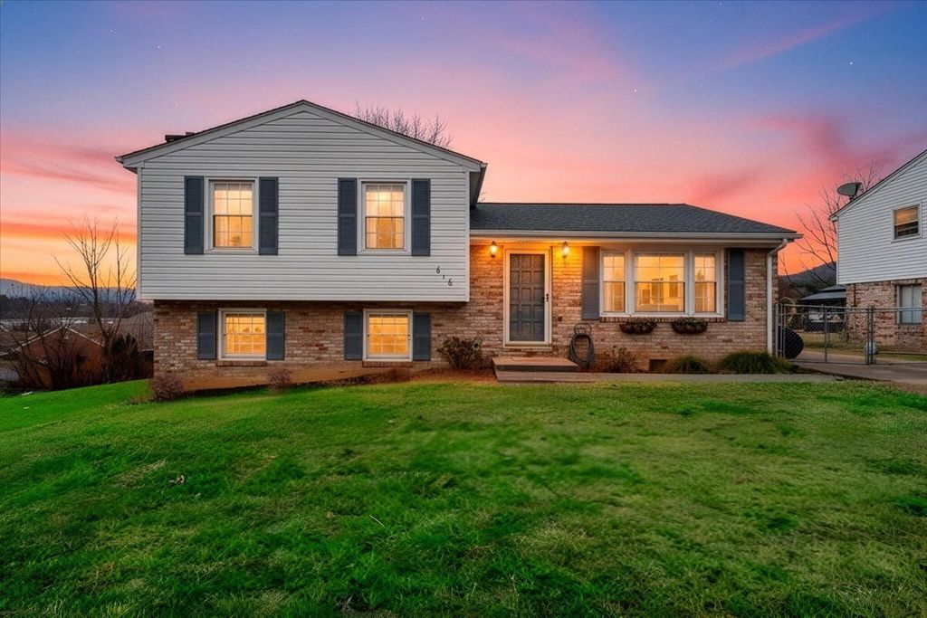 616 Elmcrest ST, Roanoke, VA 24019