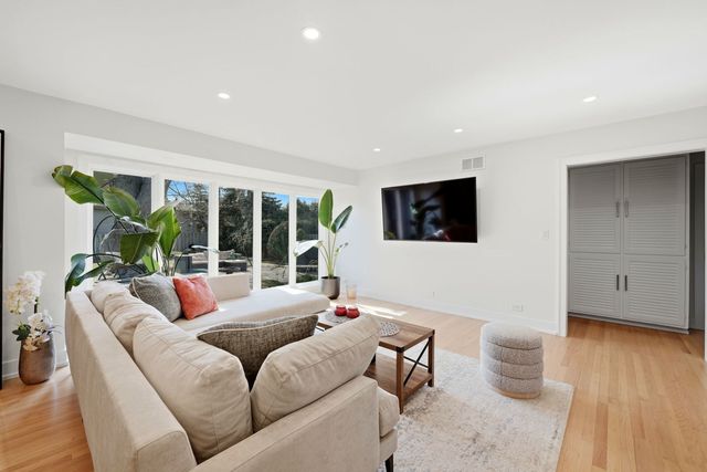 1815 Greendale Avenue, Park Ridge, IL 60068