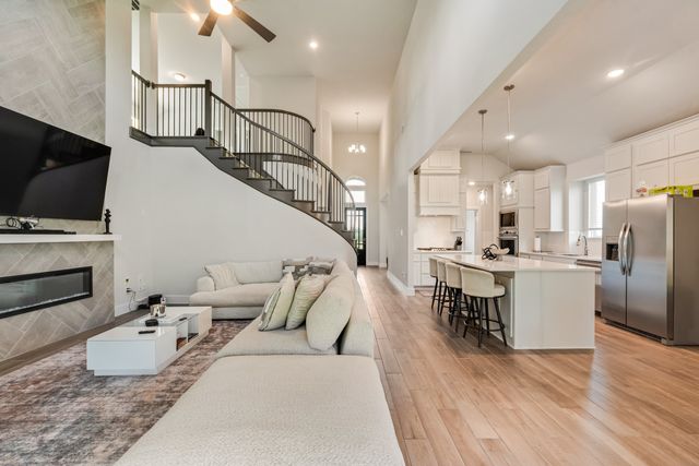 1112 E Hidden Lakes Drive, Desoto, TX 75115