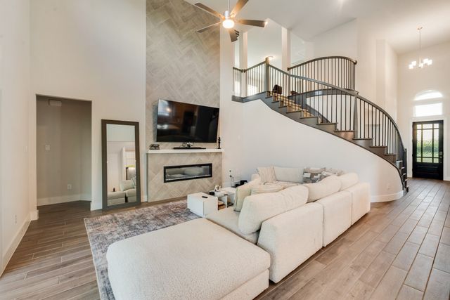 1112 E Hidden Lakes Drive, Desoto, TX 75115
