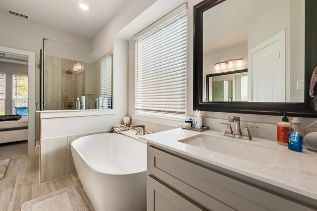 1112 E Hidden Lakes Drive, Desoto, TX 75115