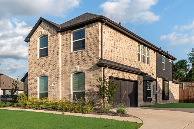 1112 E Hidden Lakes Drive, Desoto, TX 75115