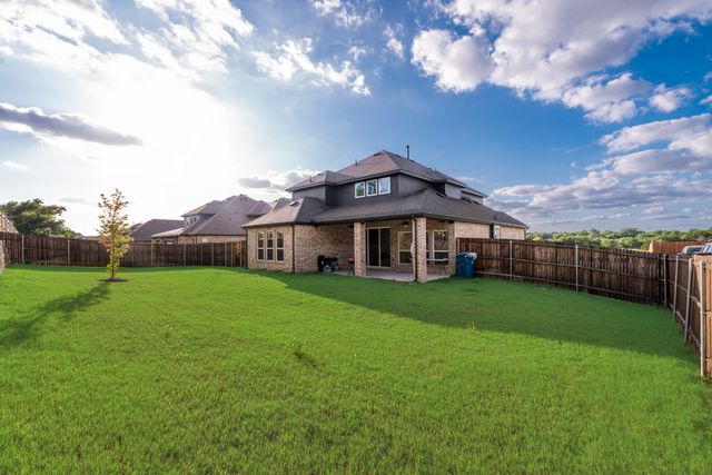 1112 E Hidden Lakes Drive, Desoto, TX 75115