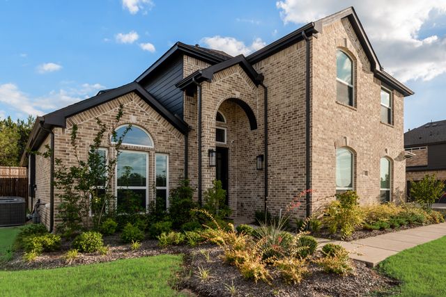 1112 E Hidden Lakes Drive, Desoto, TX 75115