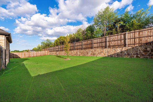 1112 E Hidden Lakes Drive, Desoto, TX 75115