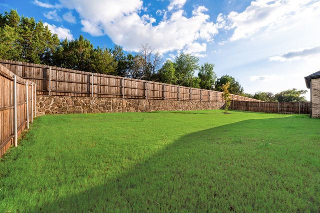 1112 E Hidden Lakes Drive, Desoto, TX 75115